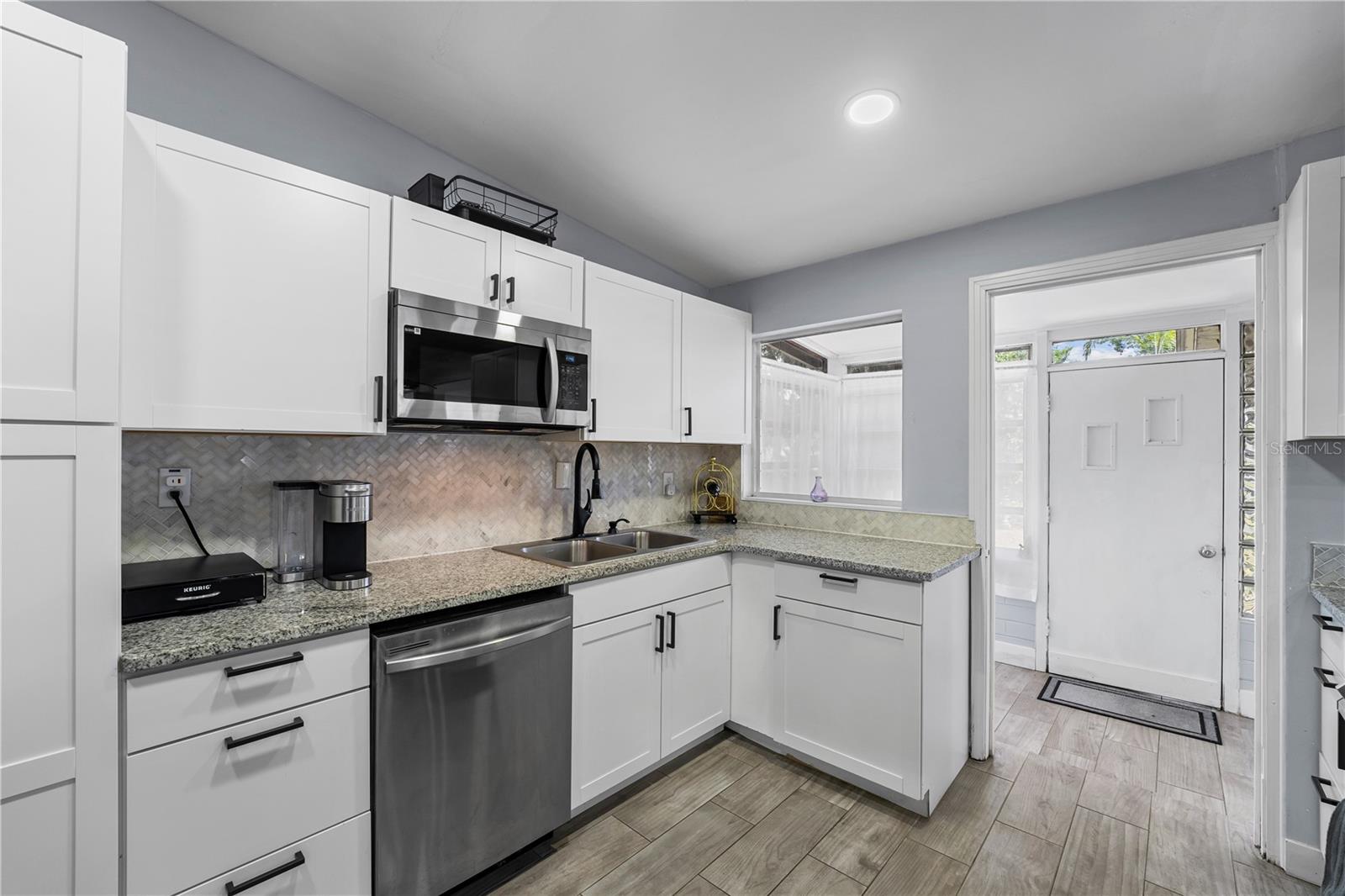 Image 17 of 38 For 913 Moss Lane