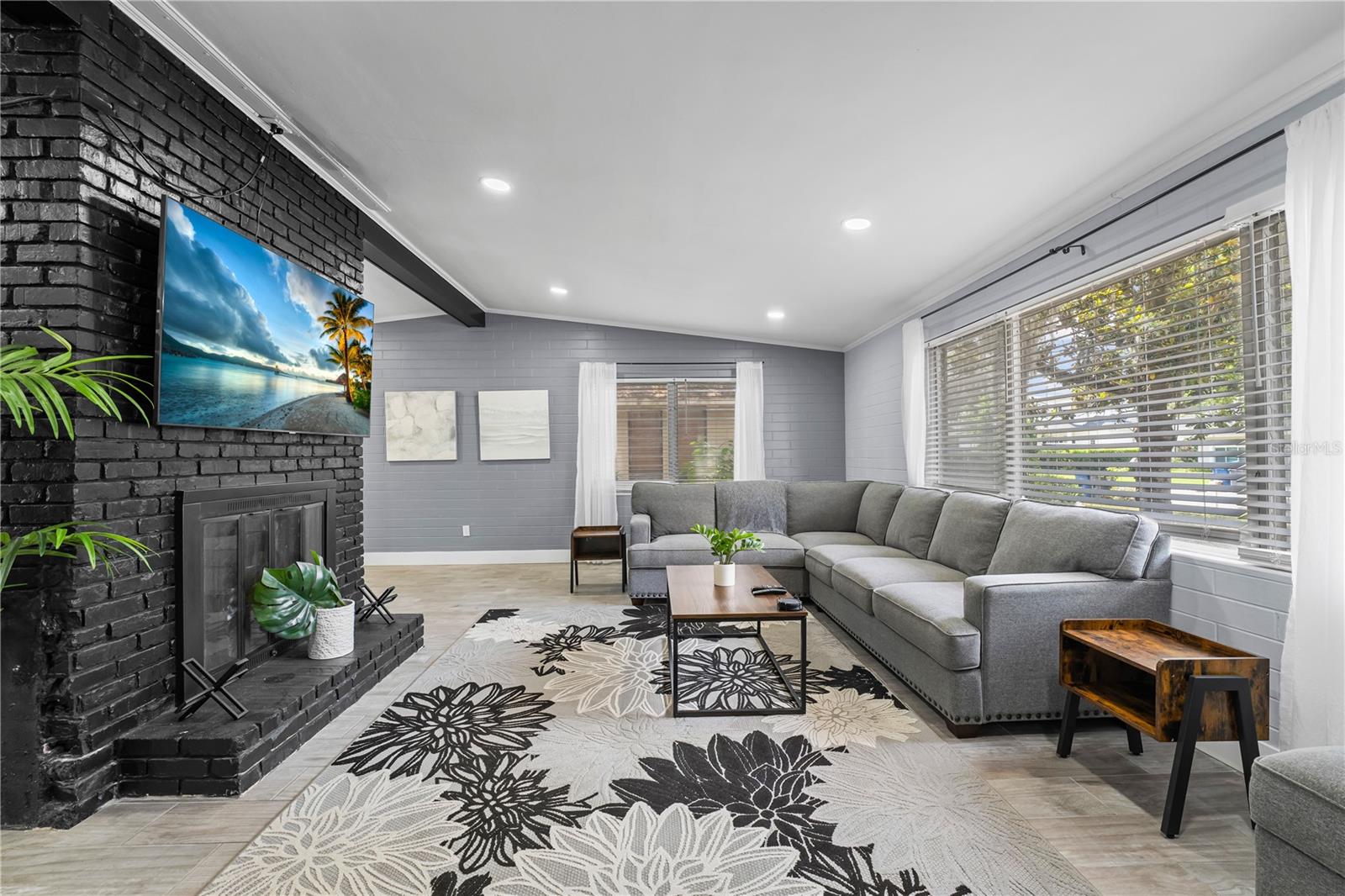 Image 9 of 38 For 913 Moss Lane