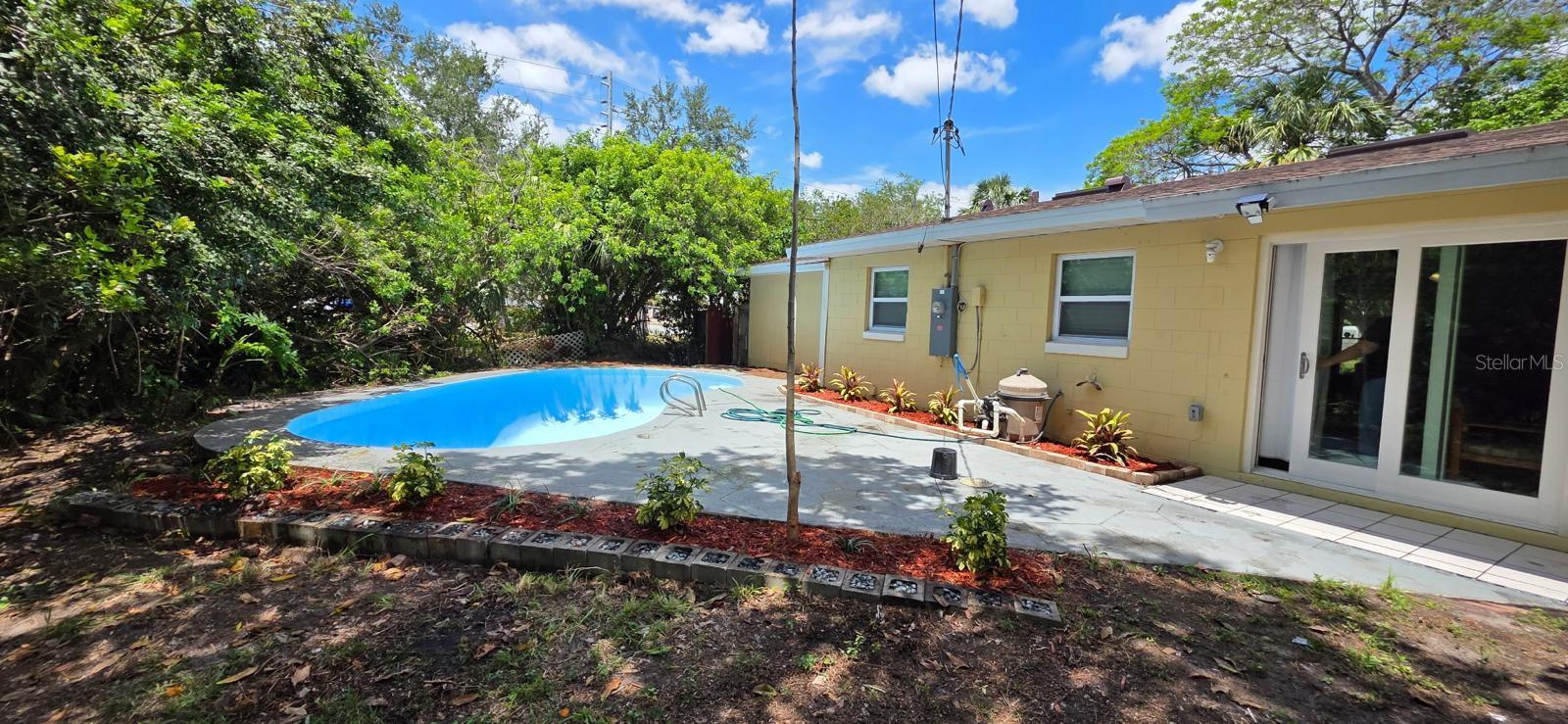 Image 4 of 17 For 7600 Skyview Drive