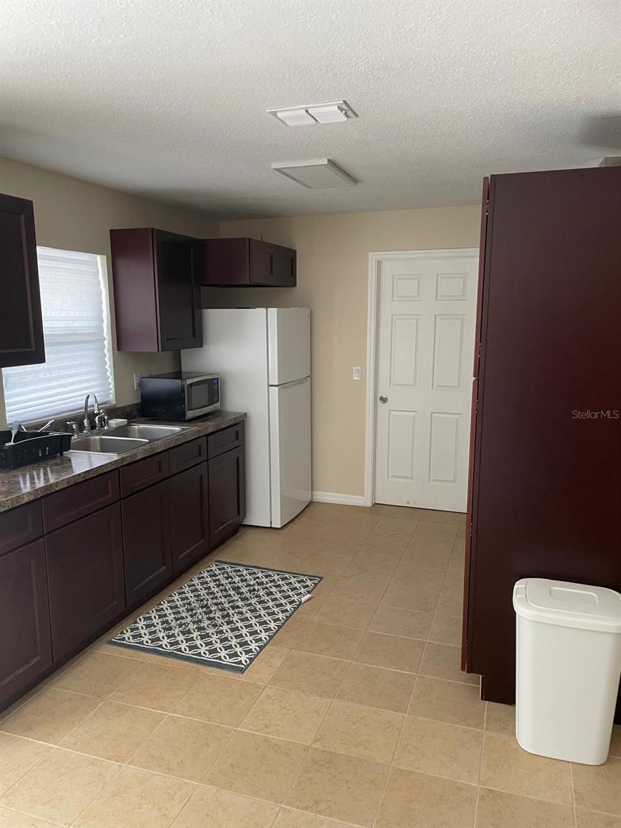 Image 7 of 17 For 7600 Skyview Drive