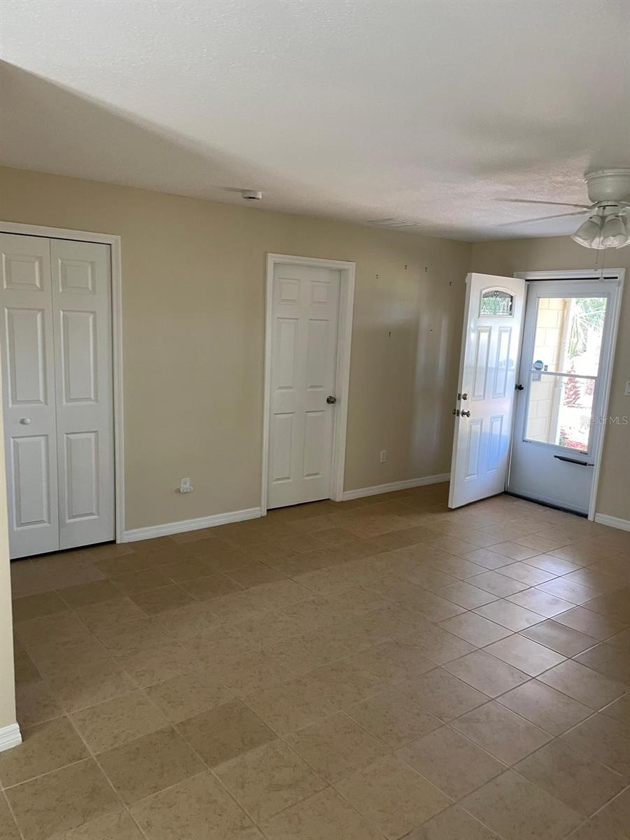 Image 9 of 17 For 7600 Skyview Drive