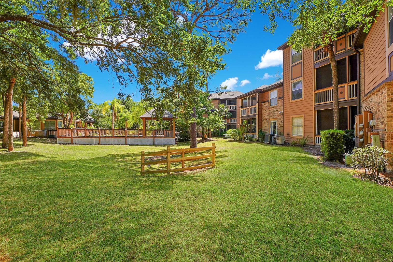 Image 21 of 45 For 482 Pin Oak Place 306