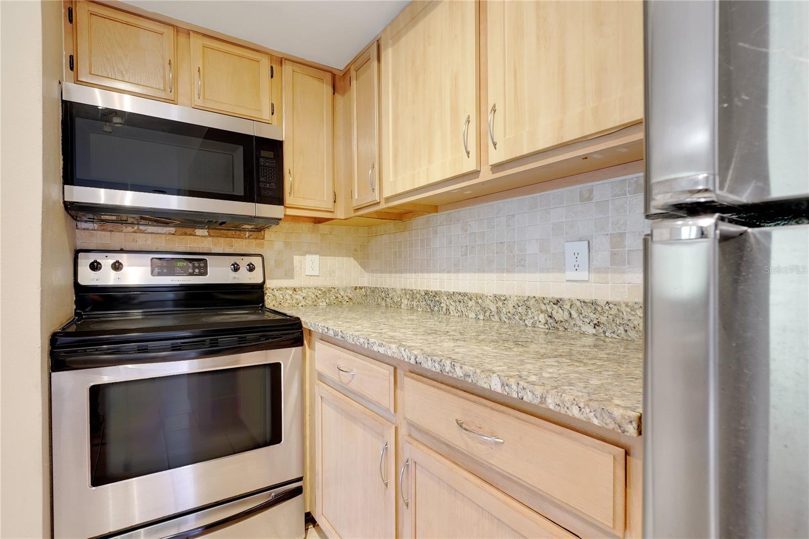 Image 6 of 45 For 482 Pin Oak Place 306
