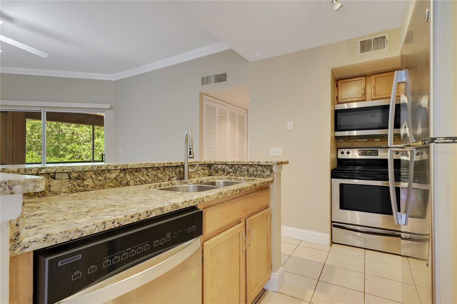 Image 7 of 45 For 482 Pin Oak Place 306