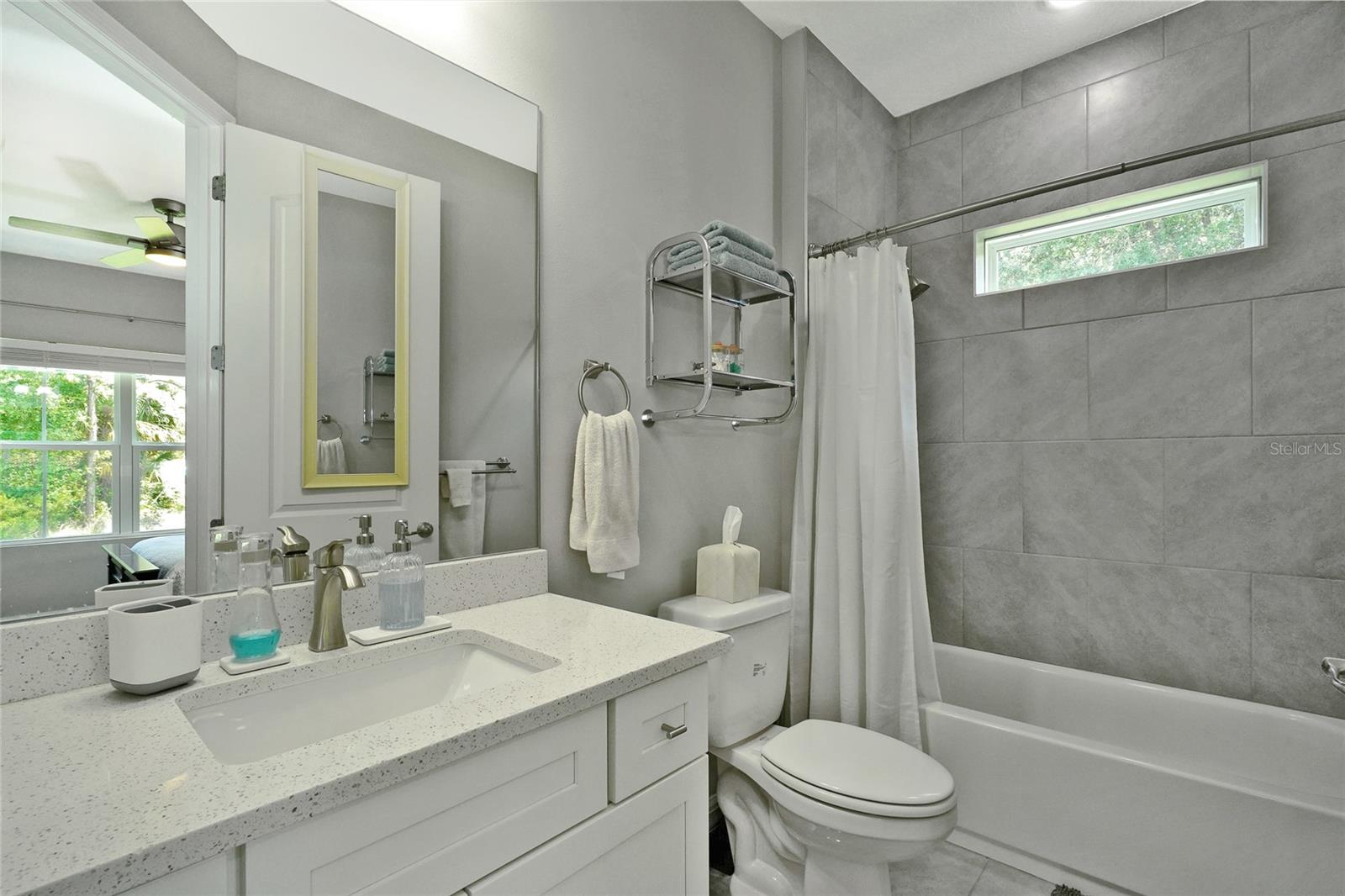Image 11 of 37 For 786 Titan Road Se