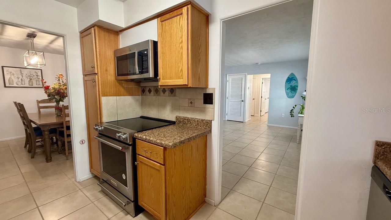 Image 11 of 44 For 716 50th Street Court W