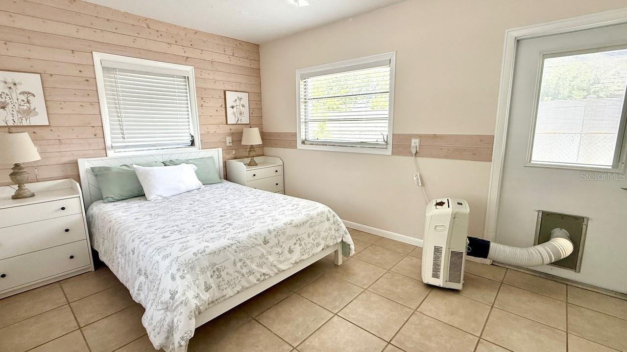 Image 36 of 44 For 716 50th Street Court W
