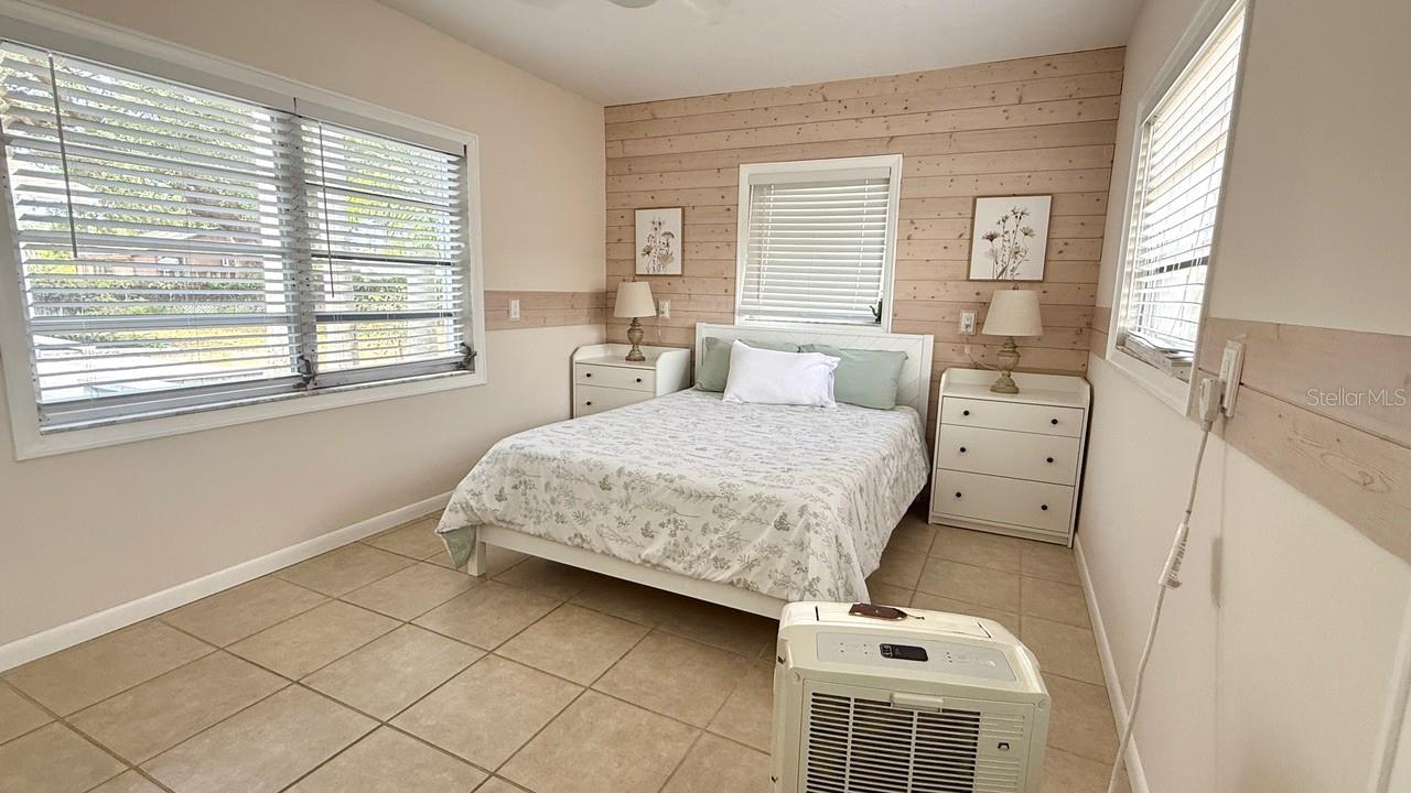 Image 37 of 44 For 716 50th Street Court W