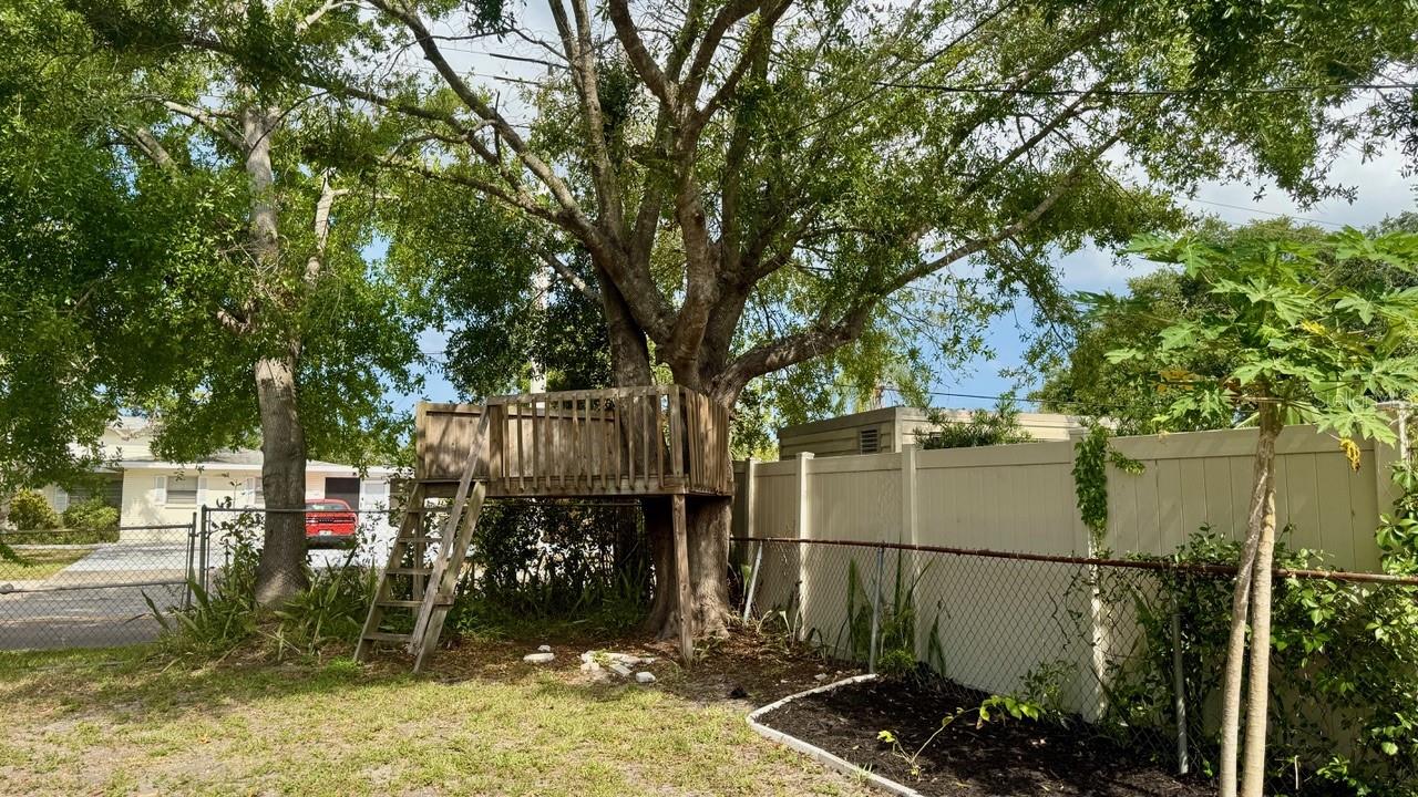 Image 40 of 44 For 716 50th Street Court W