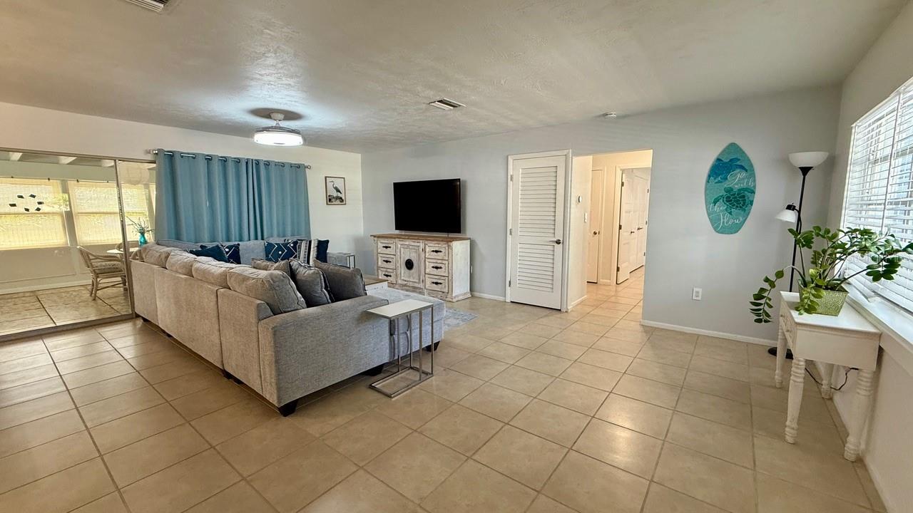 Image 5 of 44 For 716 50th Street Court W
