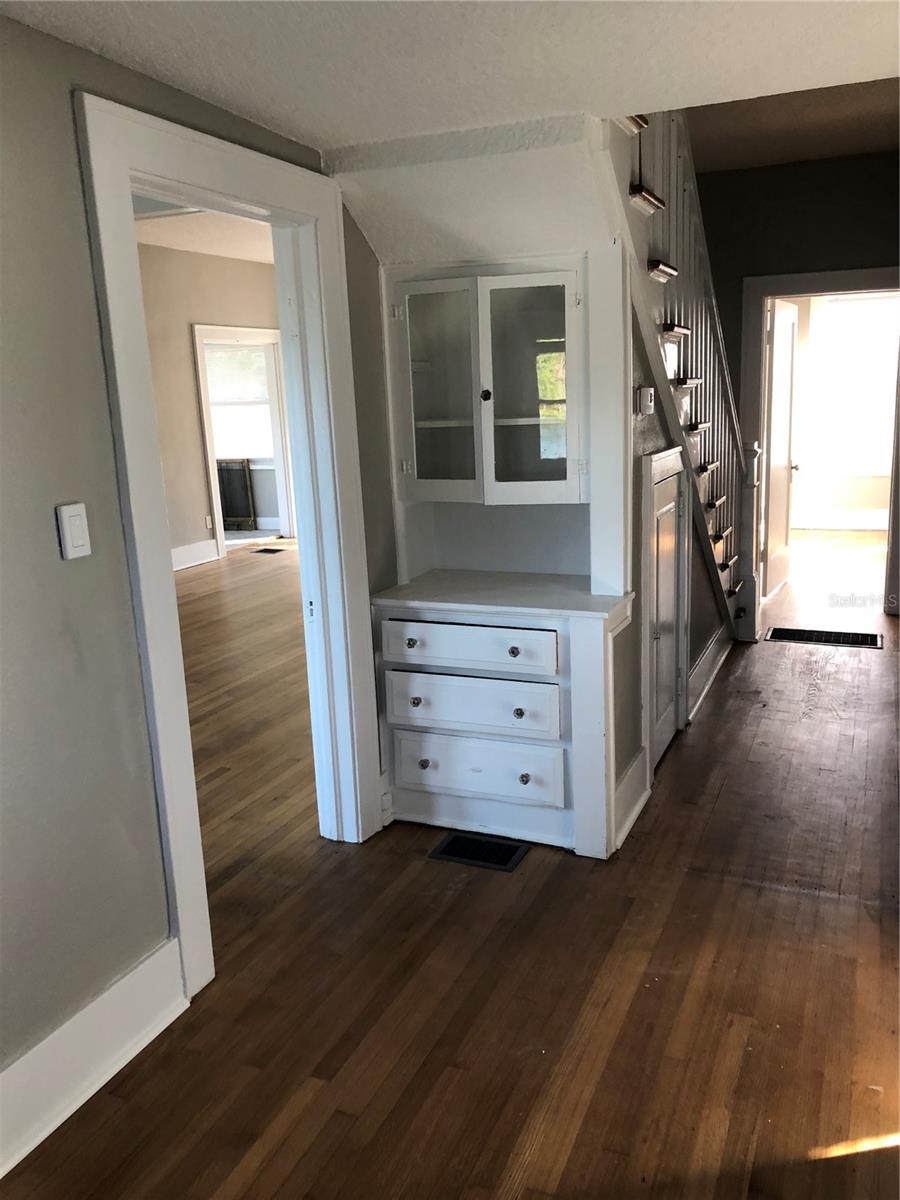Image 15 of 41 For 1717 Kaley Avenue