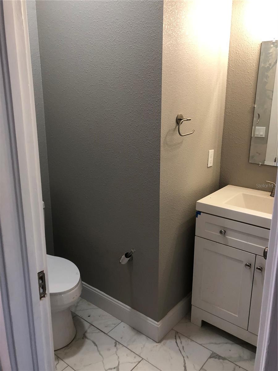 Image 18 of 41 For 1717 Kaley Avenue