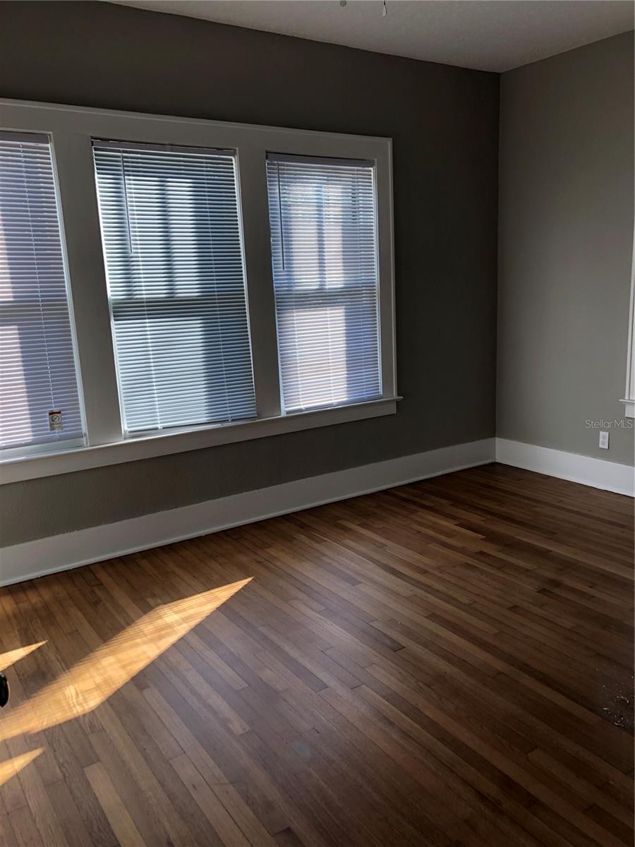 Image 19 of 41 For 1717 Kaley Avenue