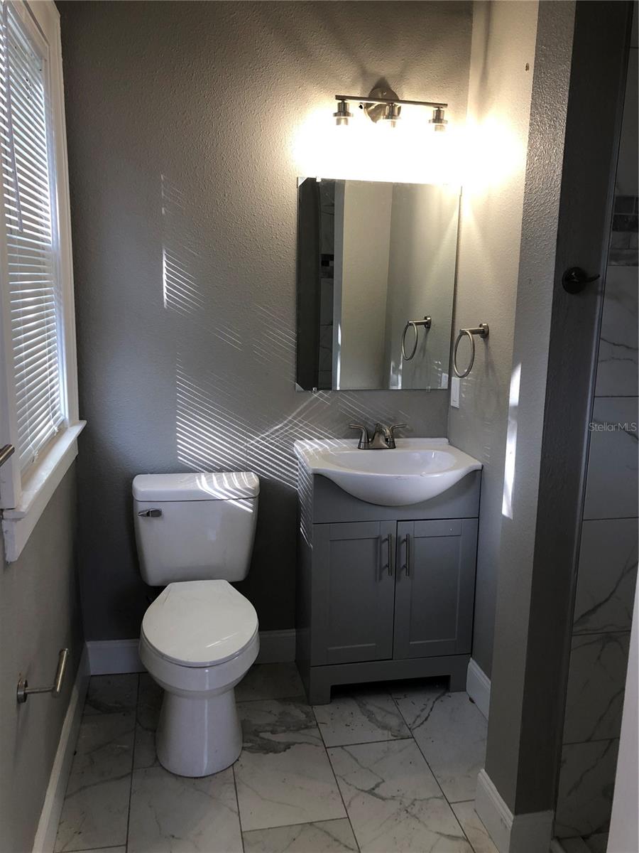 Image 22 of 41 For 1717 Kaley Avenue