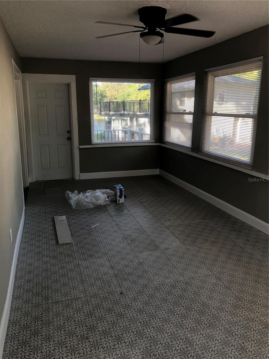 Image 8 of 41 For 1717 Kaley Avenue