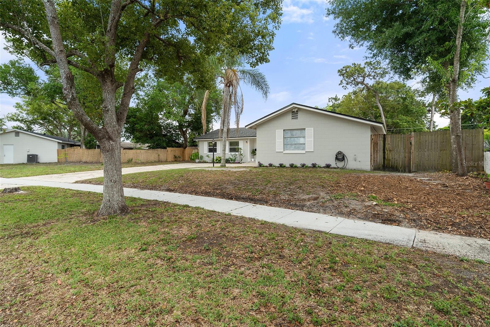 Image 3 of 32 For 3520 Balsam Dr