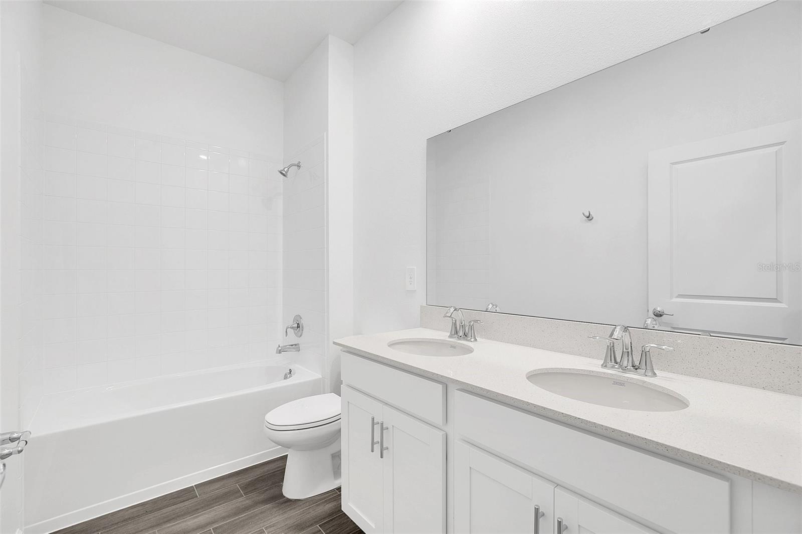Image 17 of 30 For 6243 Lakepine Street