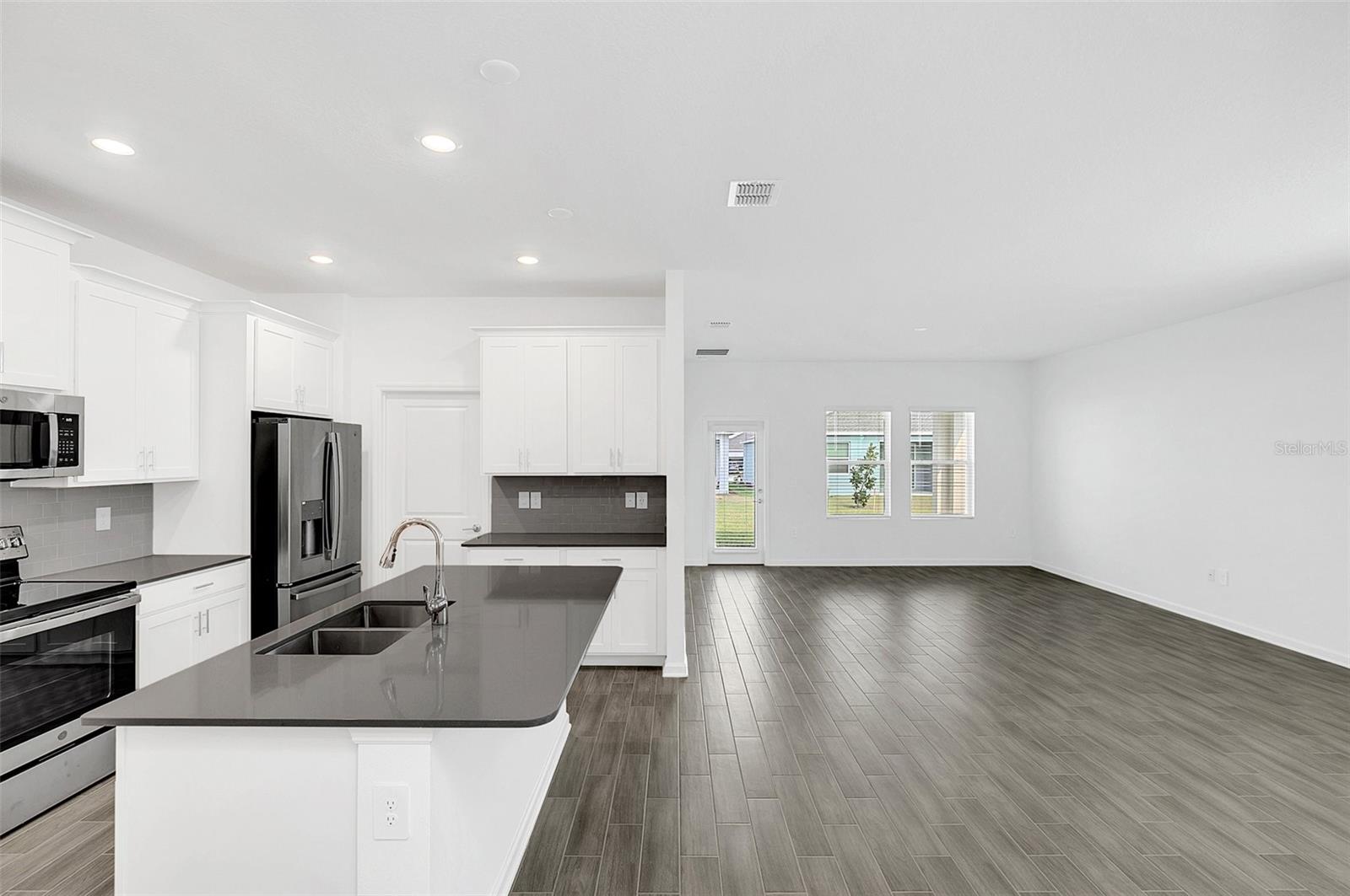 Image 4 of 30 For 6243 Lakepine Street