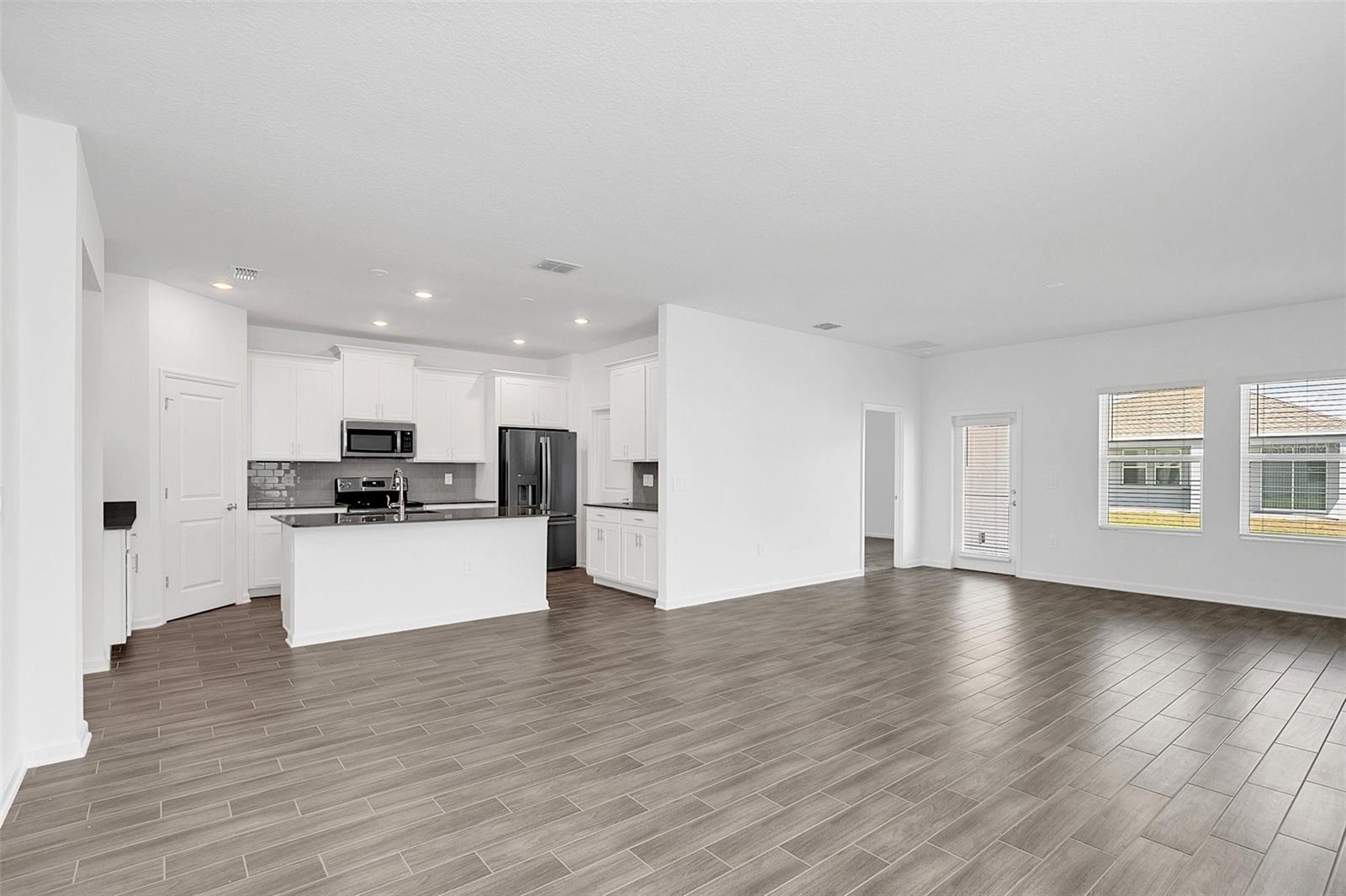 Image 8 of 30 For 6243 Lakepine Street