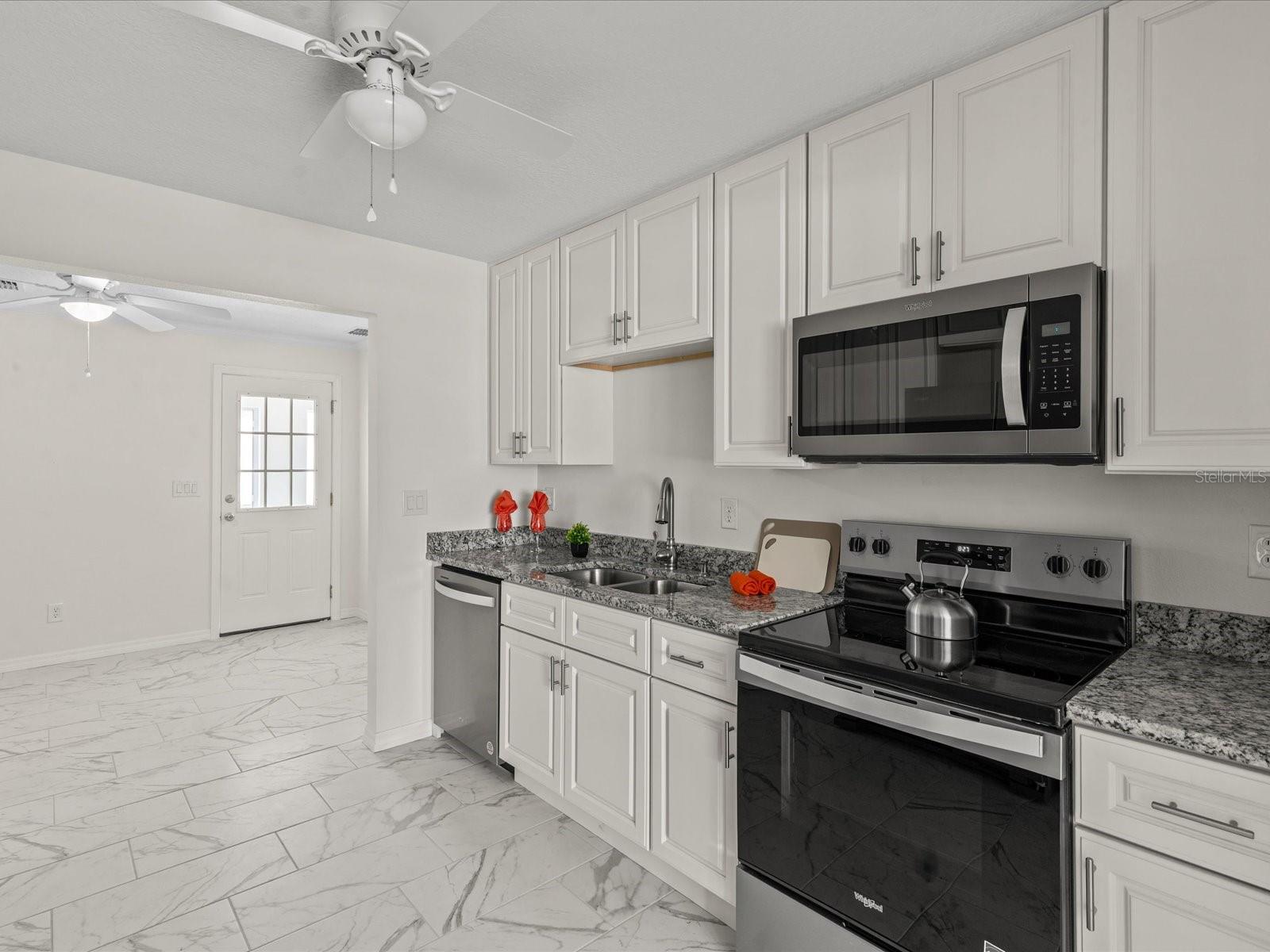 Image 11 of 53 For 207 Palmetto Street