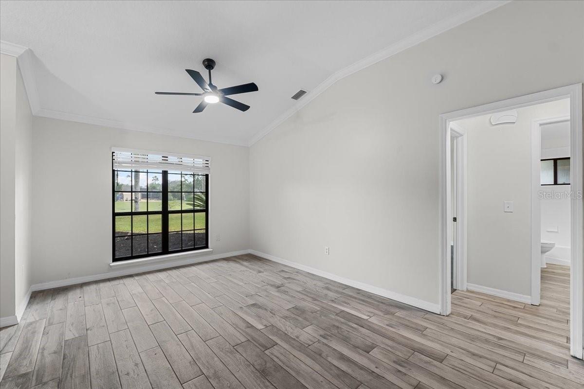 Image 11 of 39 For 157 Ambergate Court