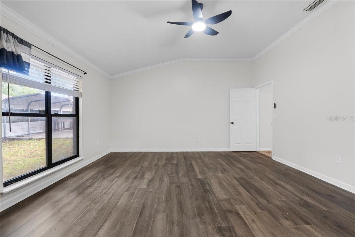 Image 23 of 39 For 157 Ambergate Court