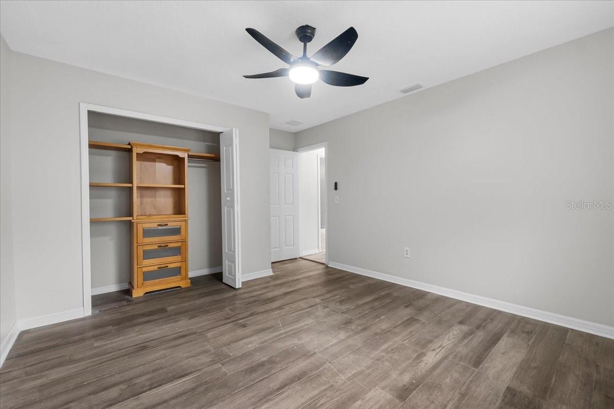 Image 32 of 39 For 157 Ambergate Court
