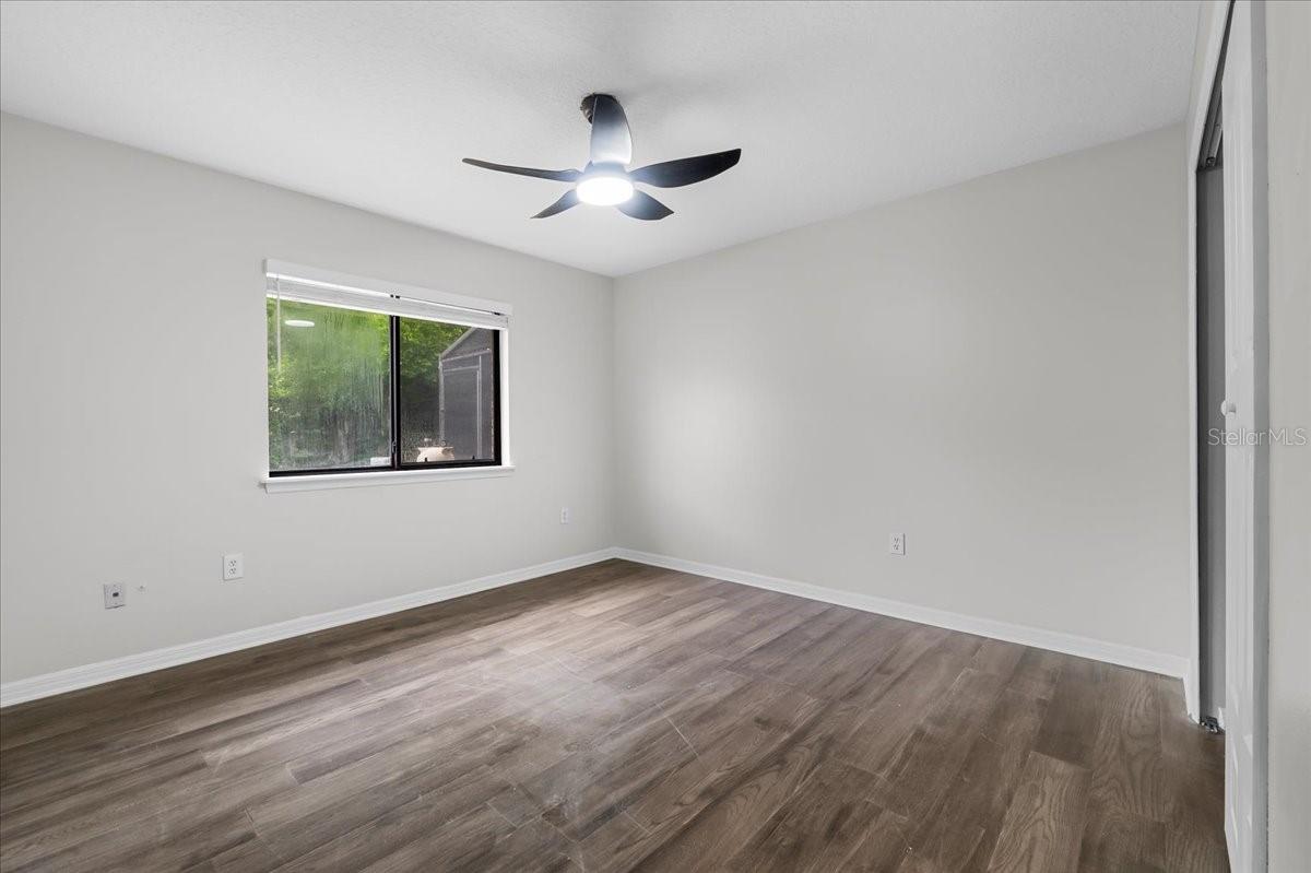 Image 33 of 39 For 157 Ambergate Court
