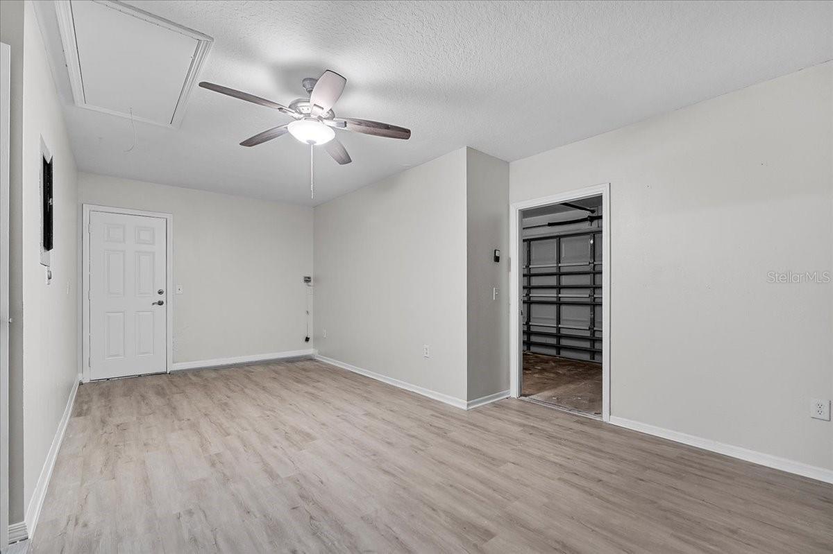 Image 36 of 39 For 157 Ambergate Court