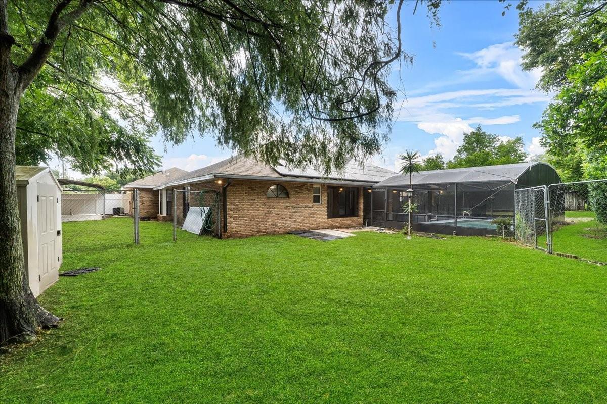 Image 5 of 39 For 157 Ambergate Court