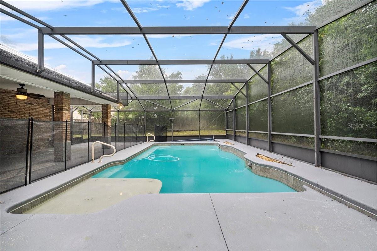 Image 9 of 39 For 157 Ambergate Court