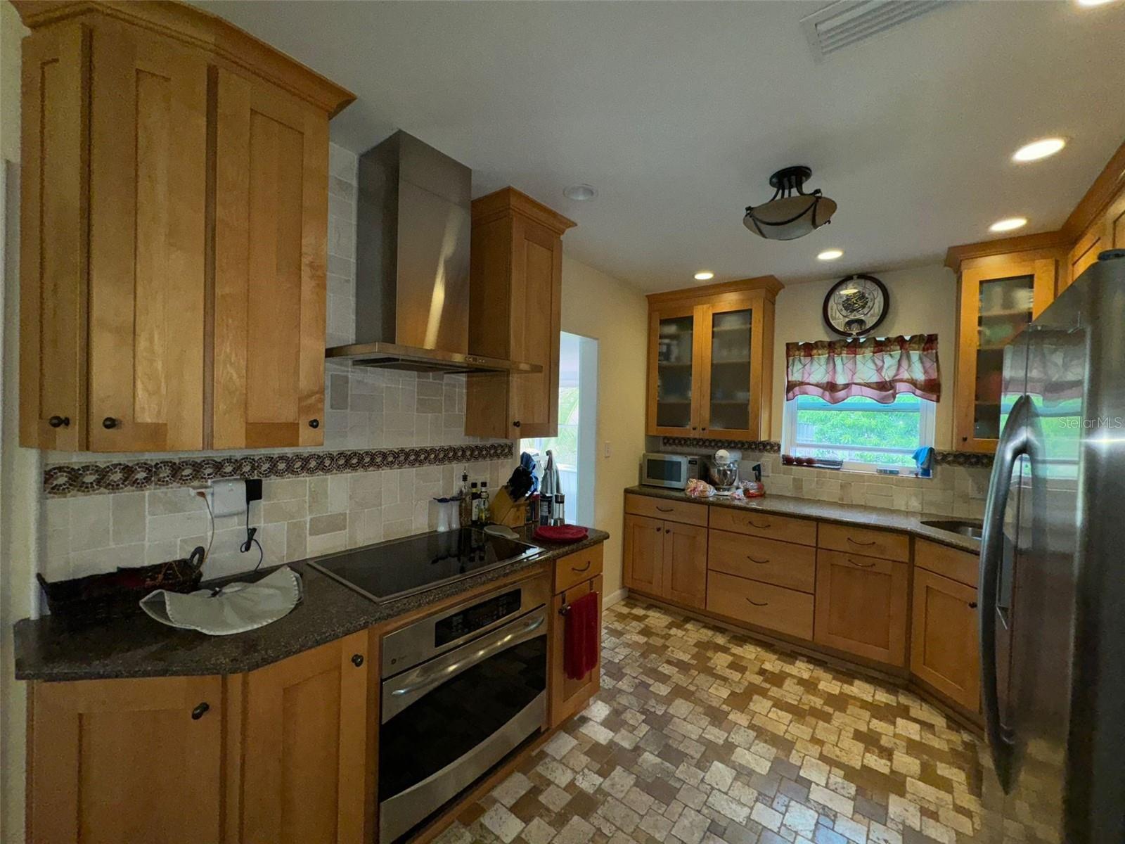 Image 5 of 19 For 2123 Weber Street