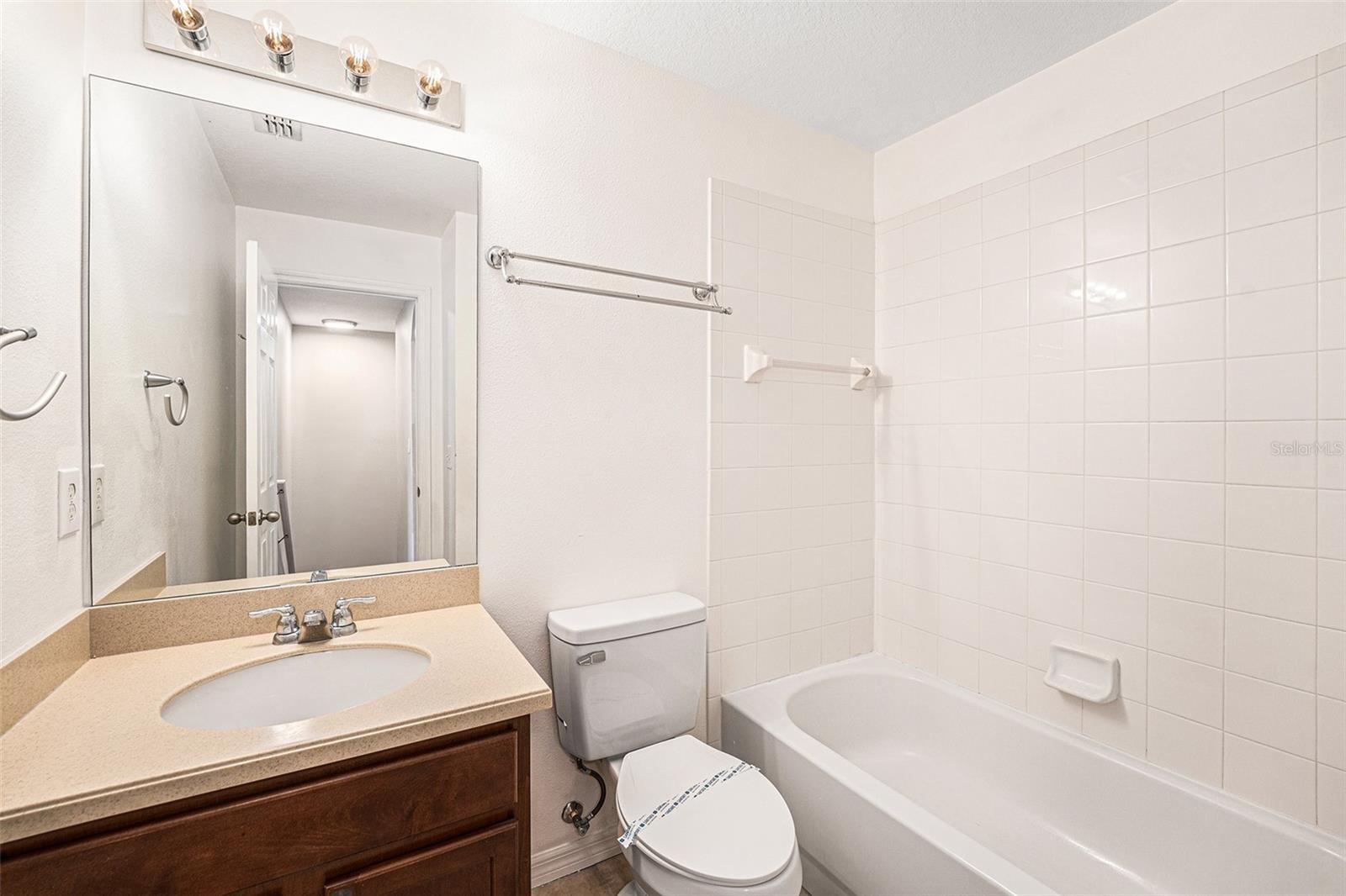 Image 13 of 15 For 14174 Oakham Street