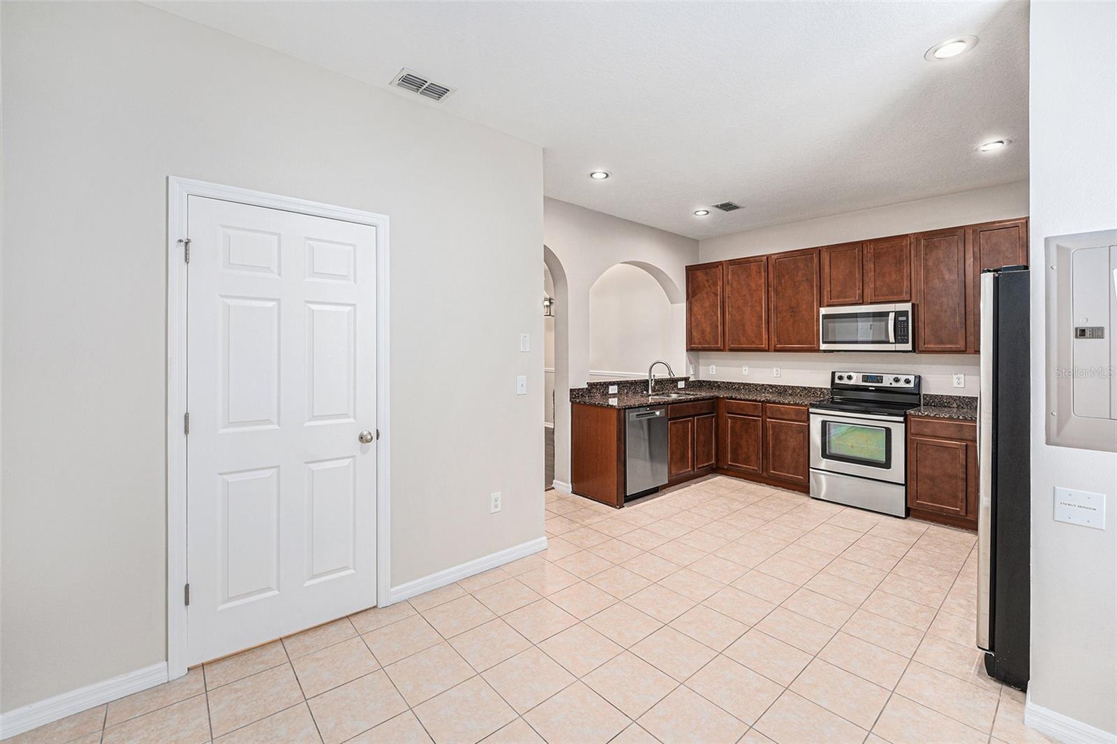 Image 4 of 15 For 14174 Oakham Street