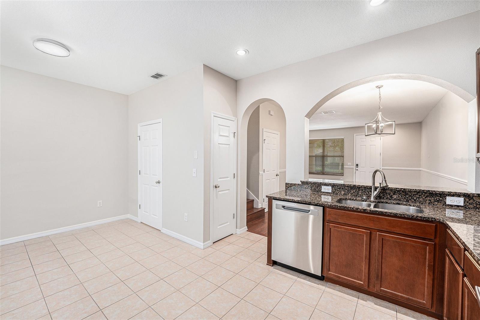 Image 6 of 15 For 14174 Oakham Street
