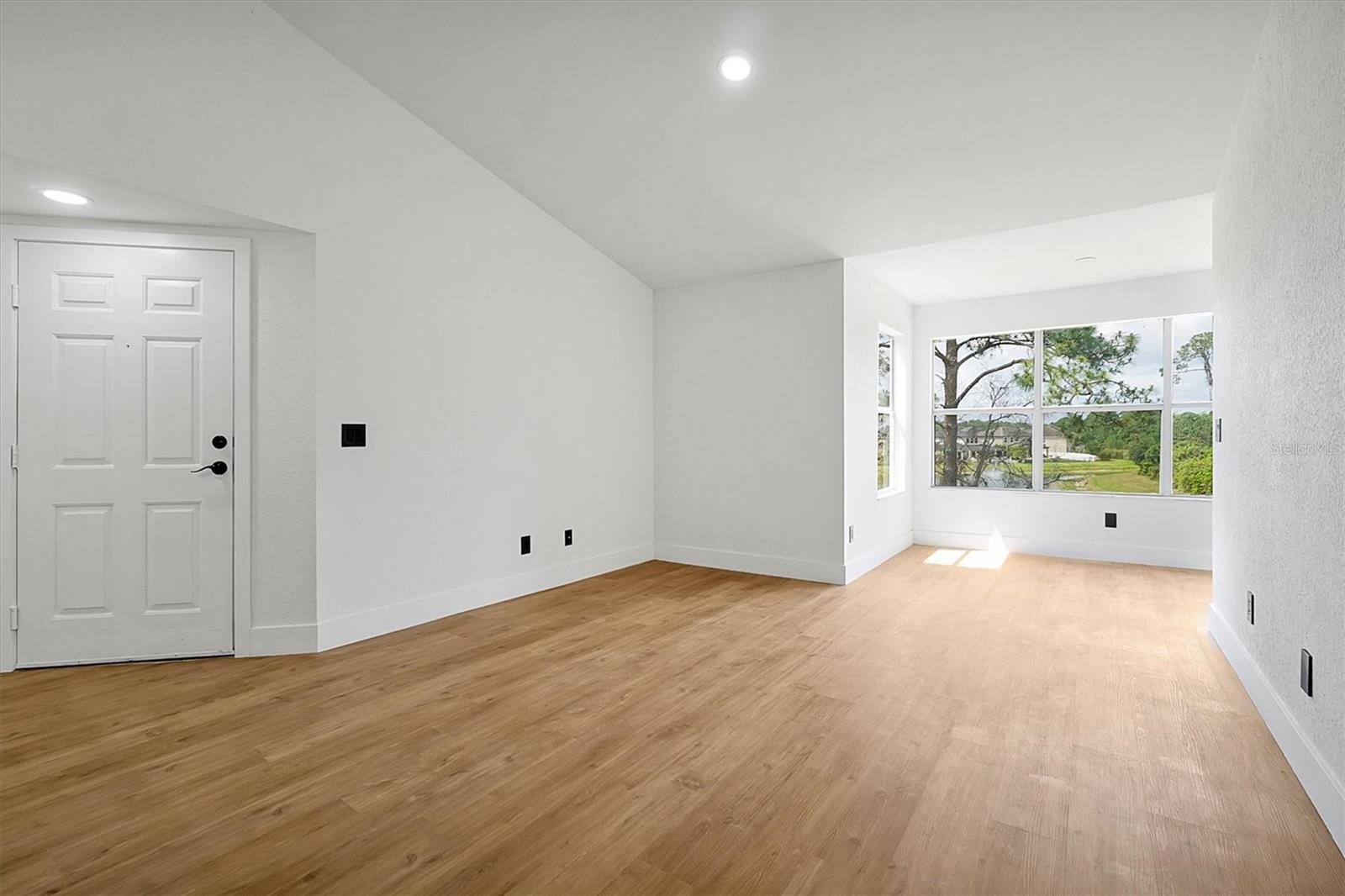 Image 12 of 31 For 5168 Conroy Road 35