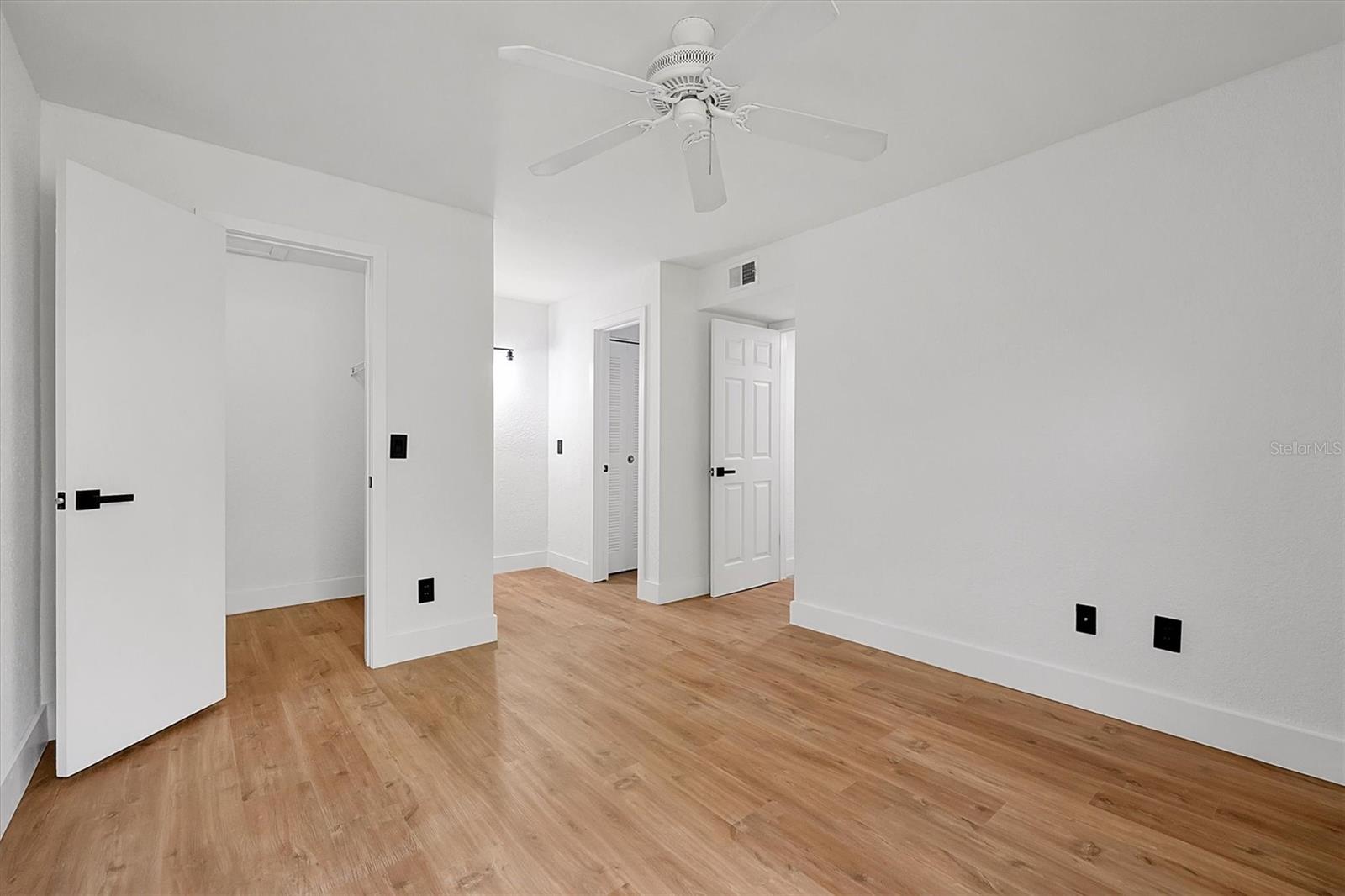 Image 21 of 31 For 5168 Conroy Road 35