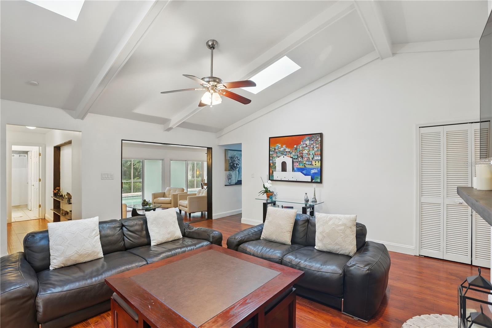 Image 11 of 51 For 628 Riverpark Circle