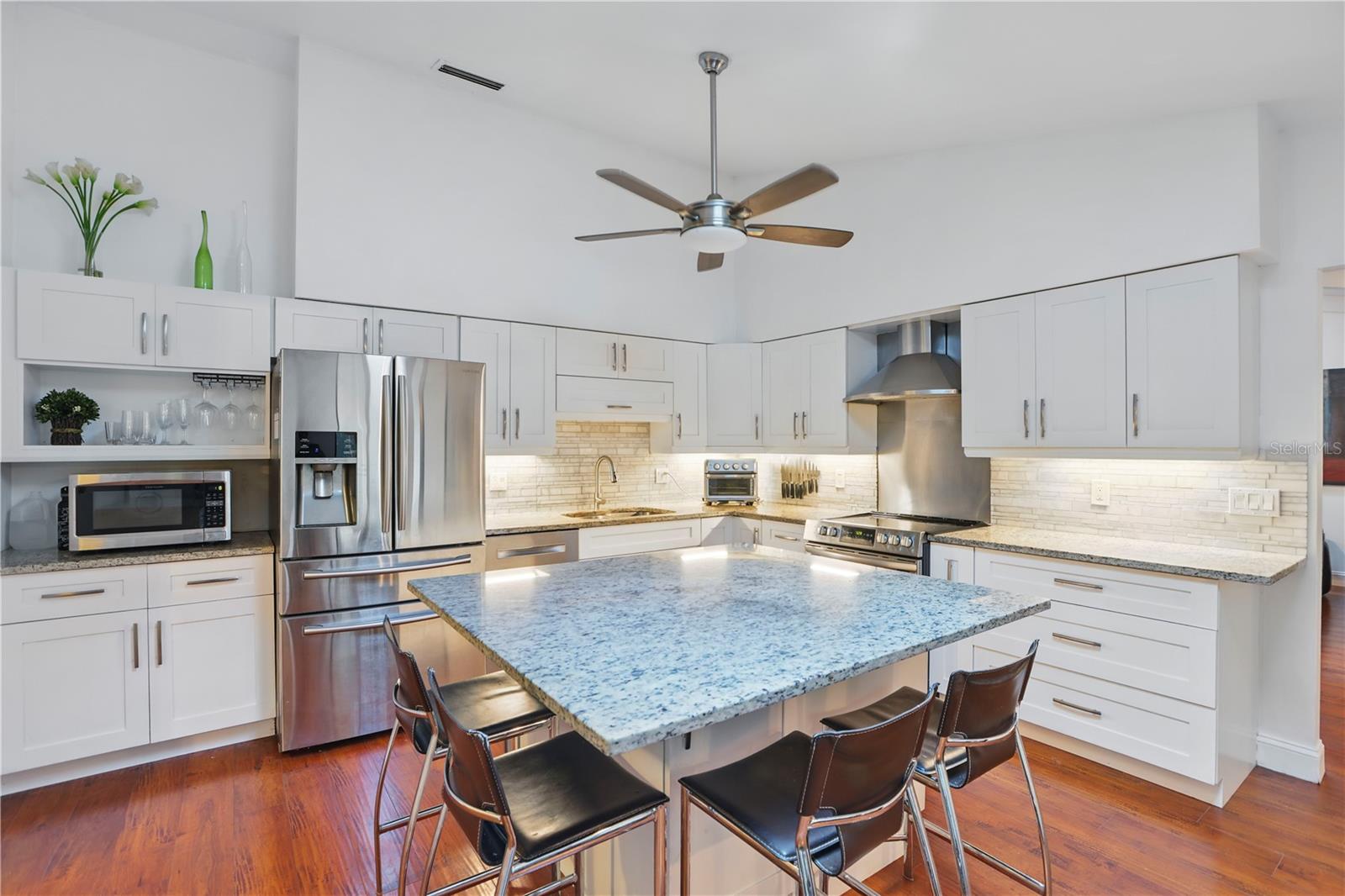 Image 13 of 51 For 628 Riverpark Circle