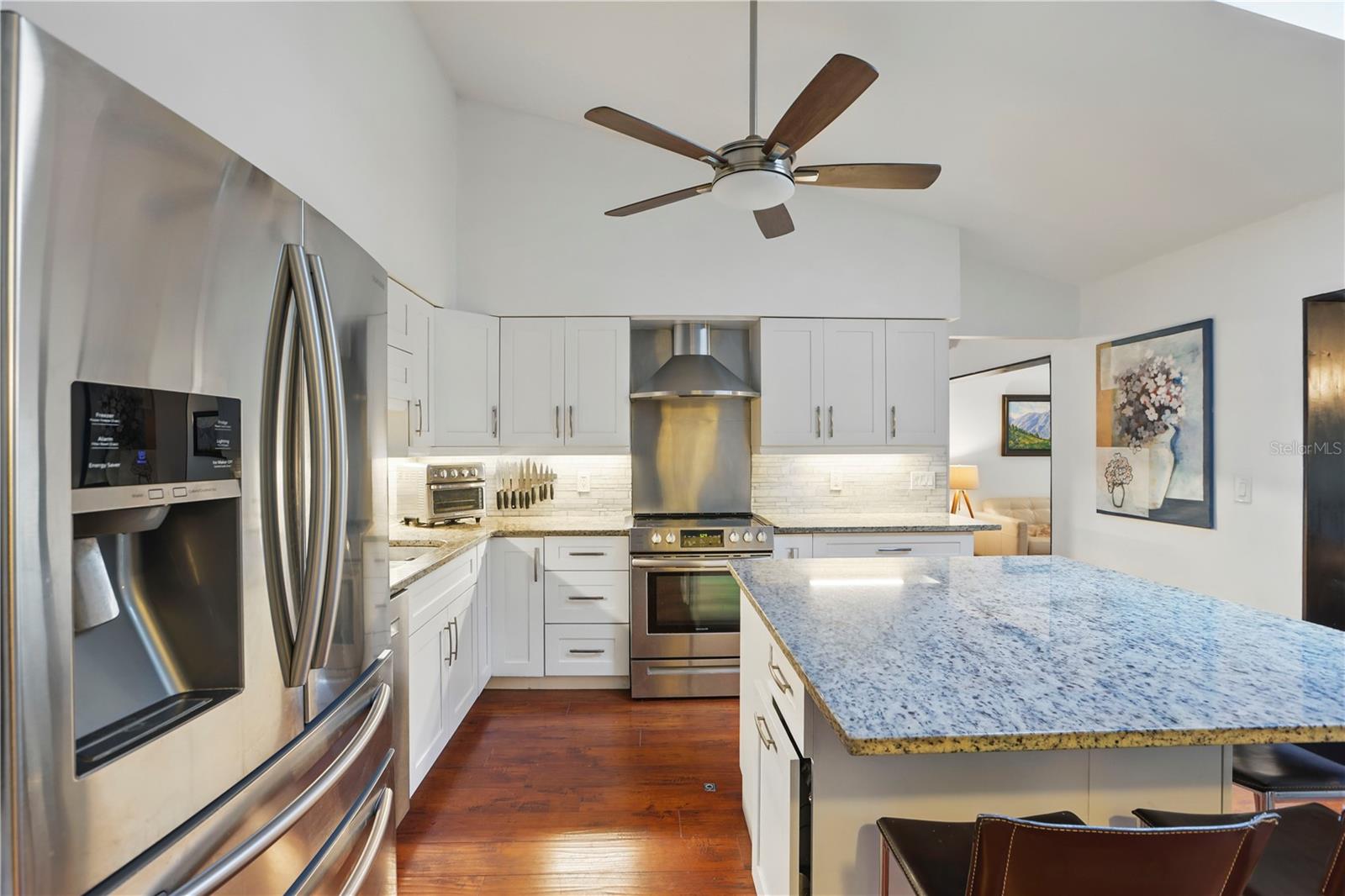 Image 14 of 51 For 628 Riverpark Circle