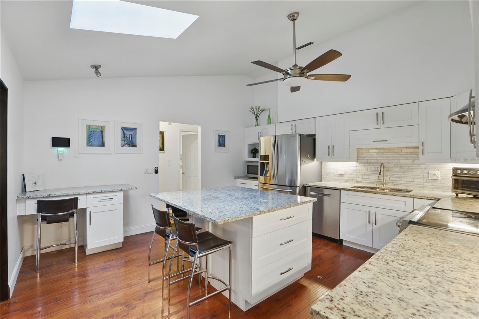 Image 15 of 51 For 628 Riverpark Circle