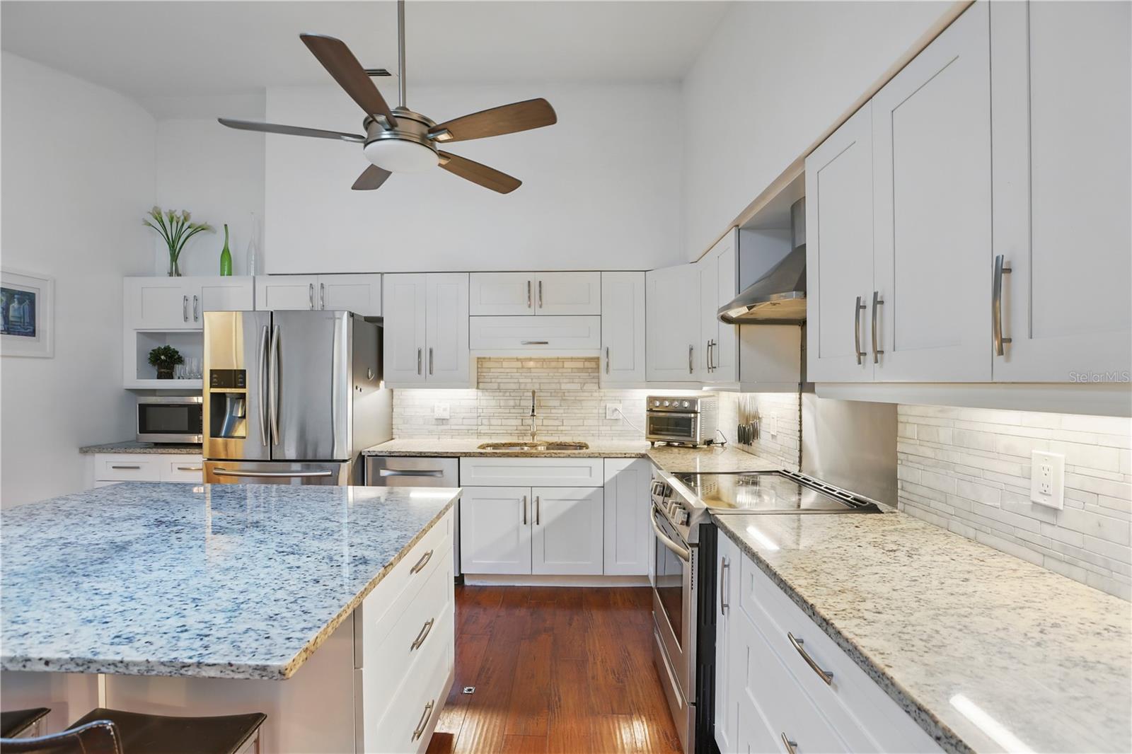 Image 16 of 51 For 628 Riverpark Circle