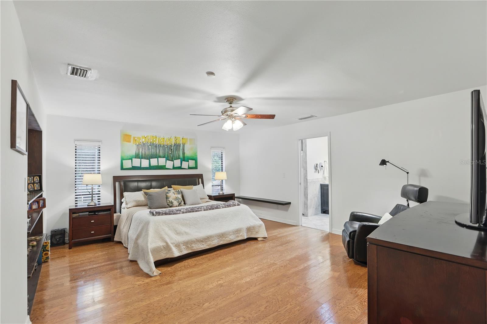 Image 21 of 51 For 628 Riverpark Circle