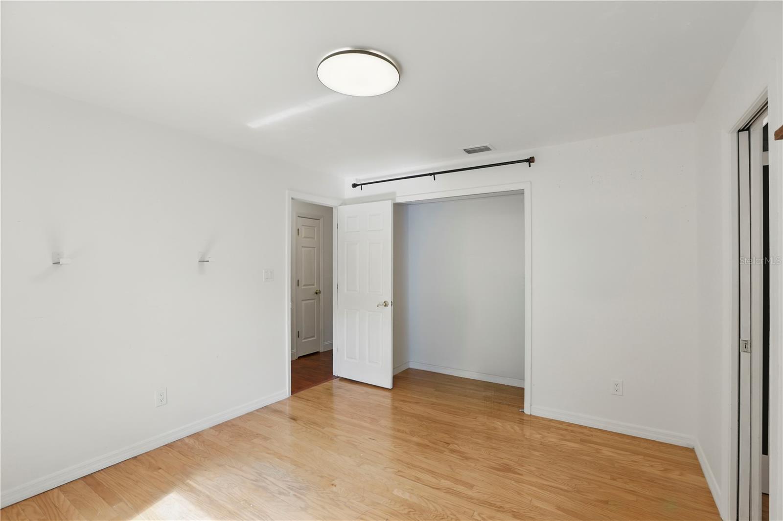 Image 30 of 51 For 628 Riverpark Circle