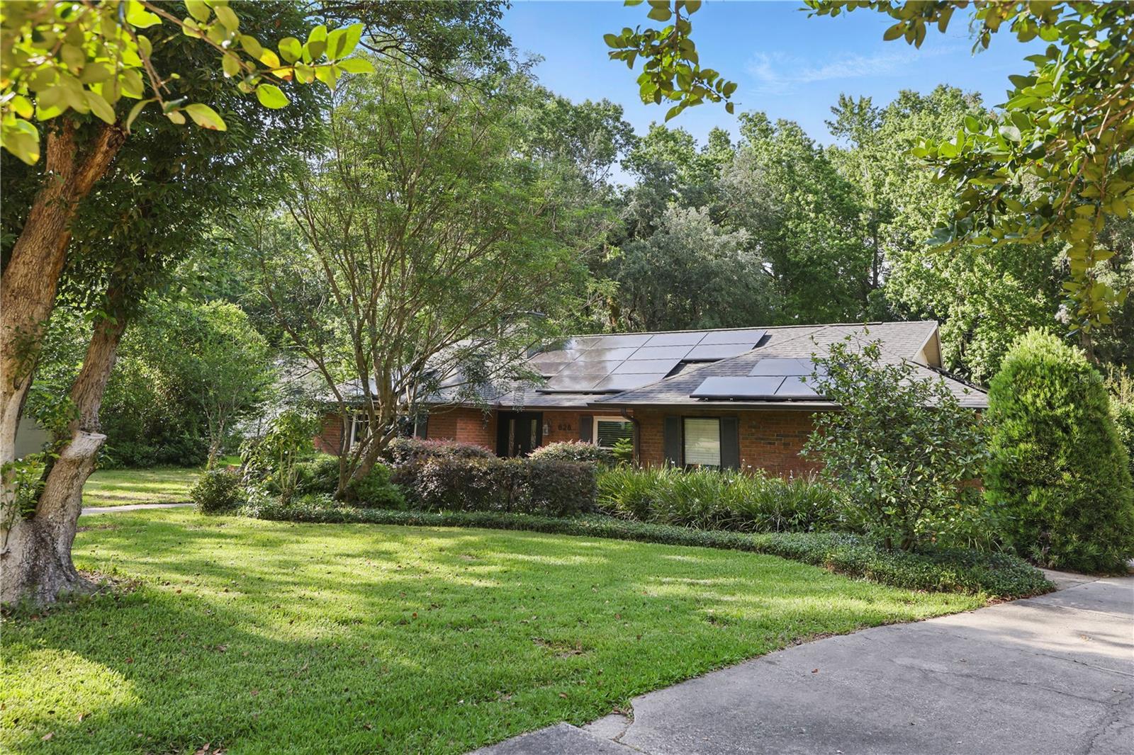 Image 4 of 51 For 628 Riverpark Circle