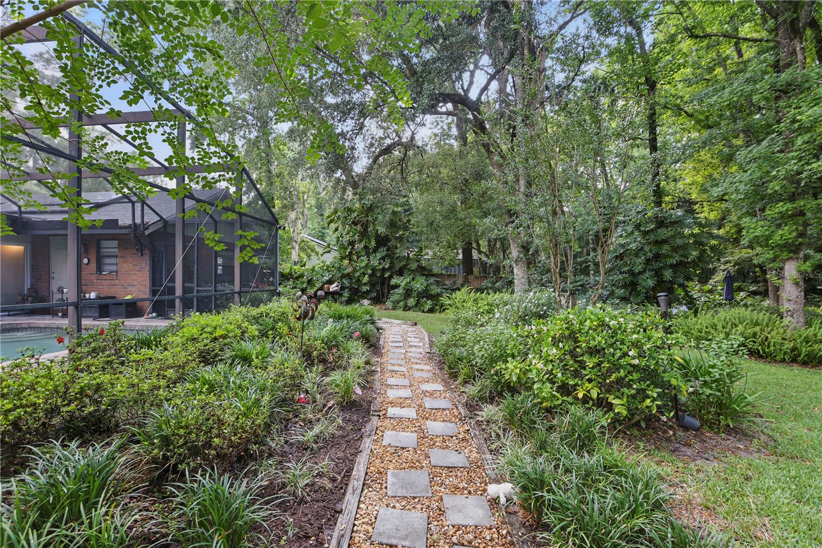 Image 41 of 51 For 628 Riverpark Circle