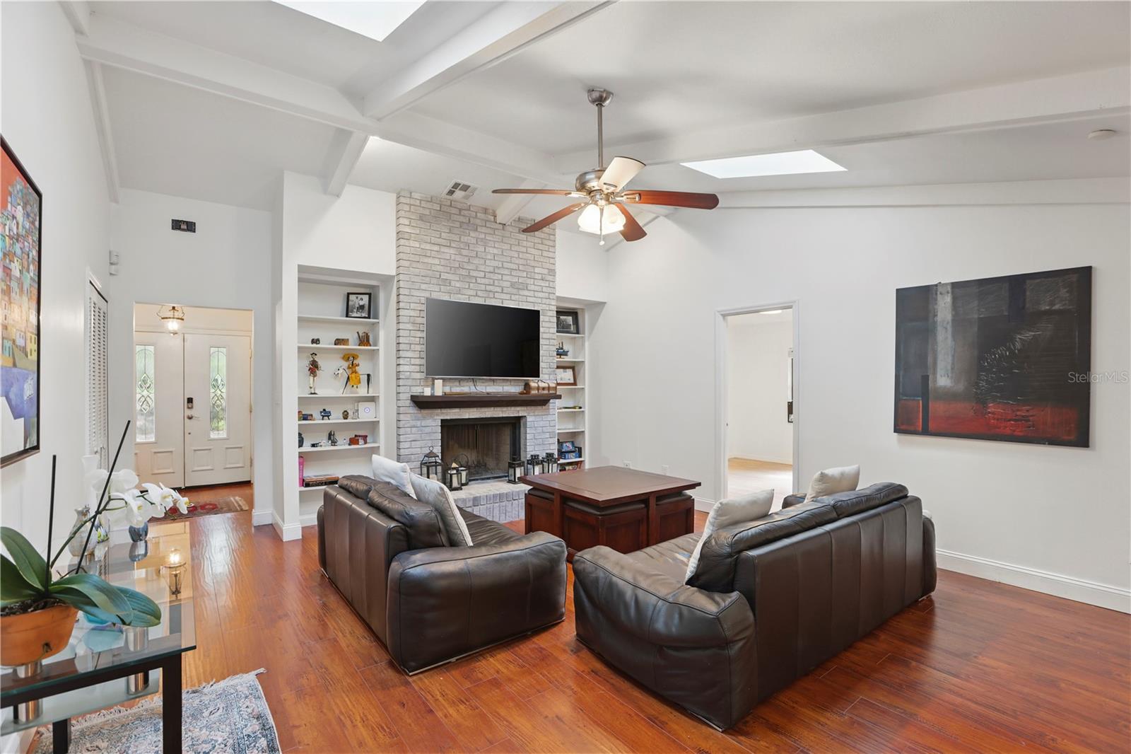 Image 8 of 51 For 628 Riverpark Circle