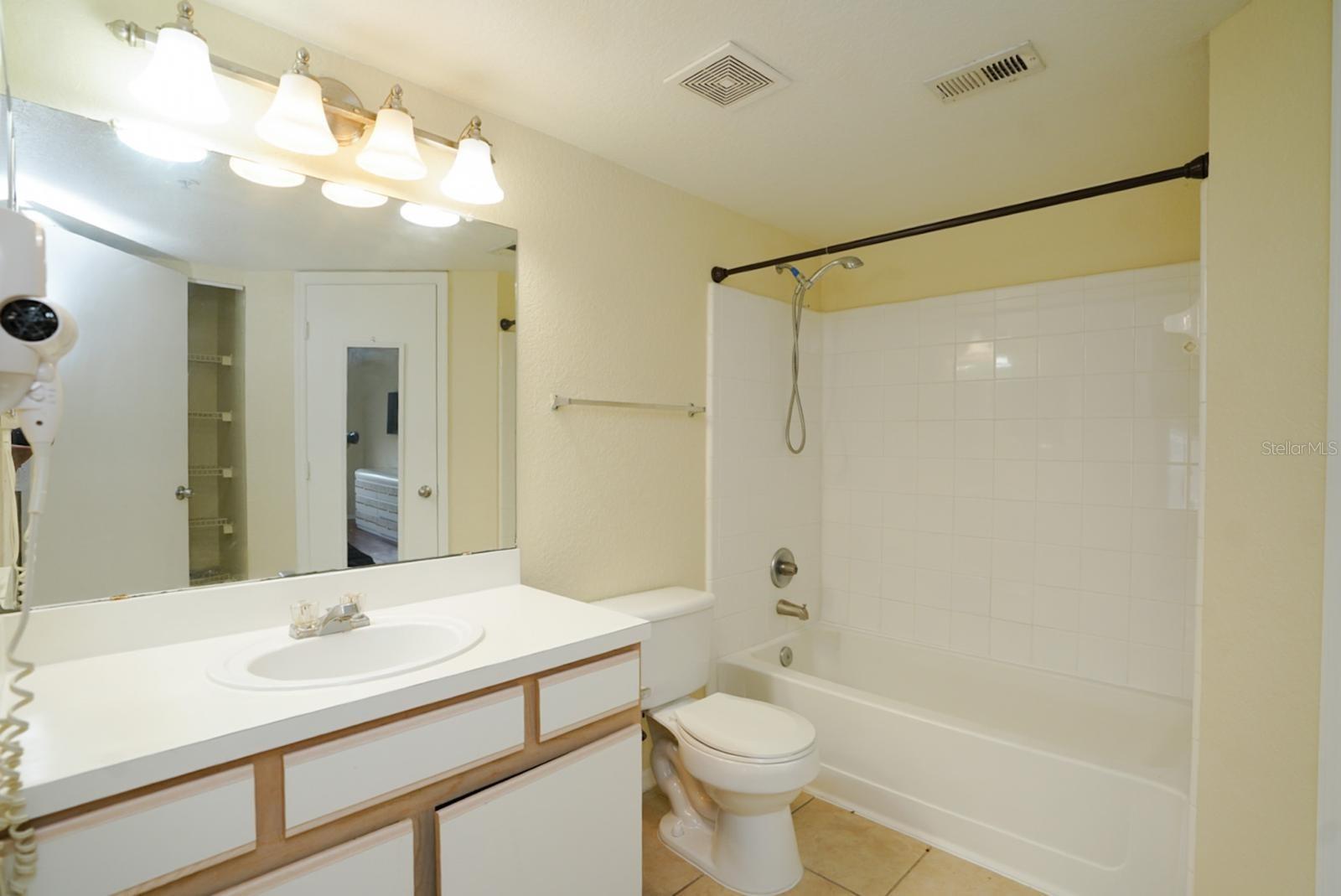 Image 12 of 22 For 2208 Antigua Place 932