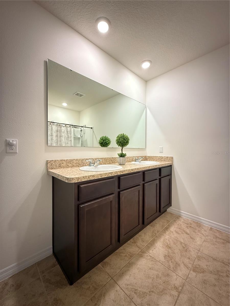 Image 20 of 35 For 1840 Henin Circle