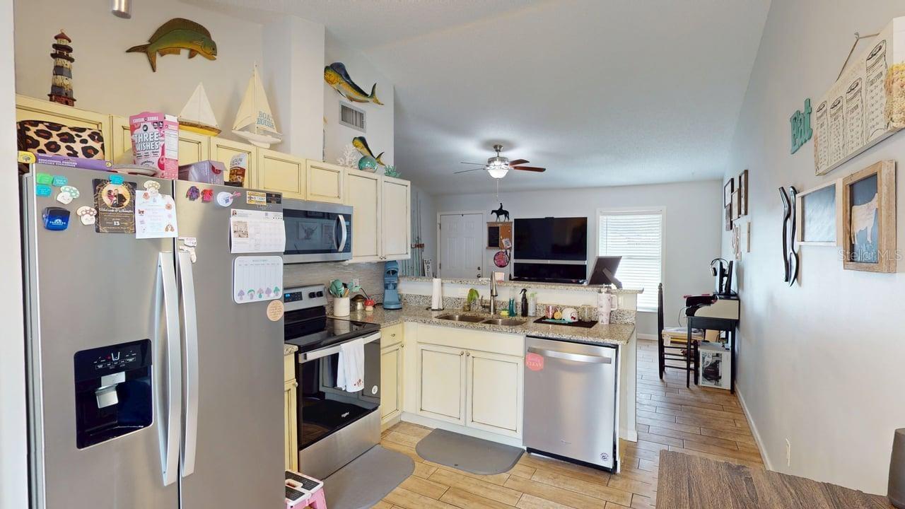 Image 10 of 37 For 12381 Antonio Circle